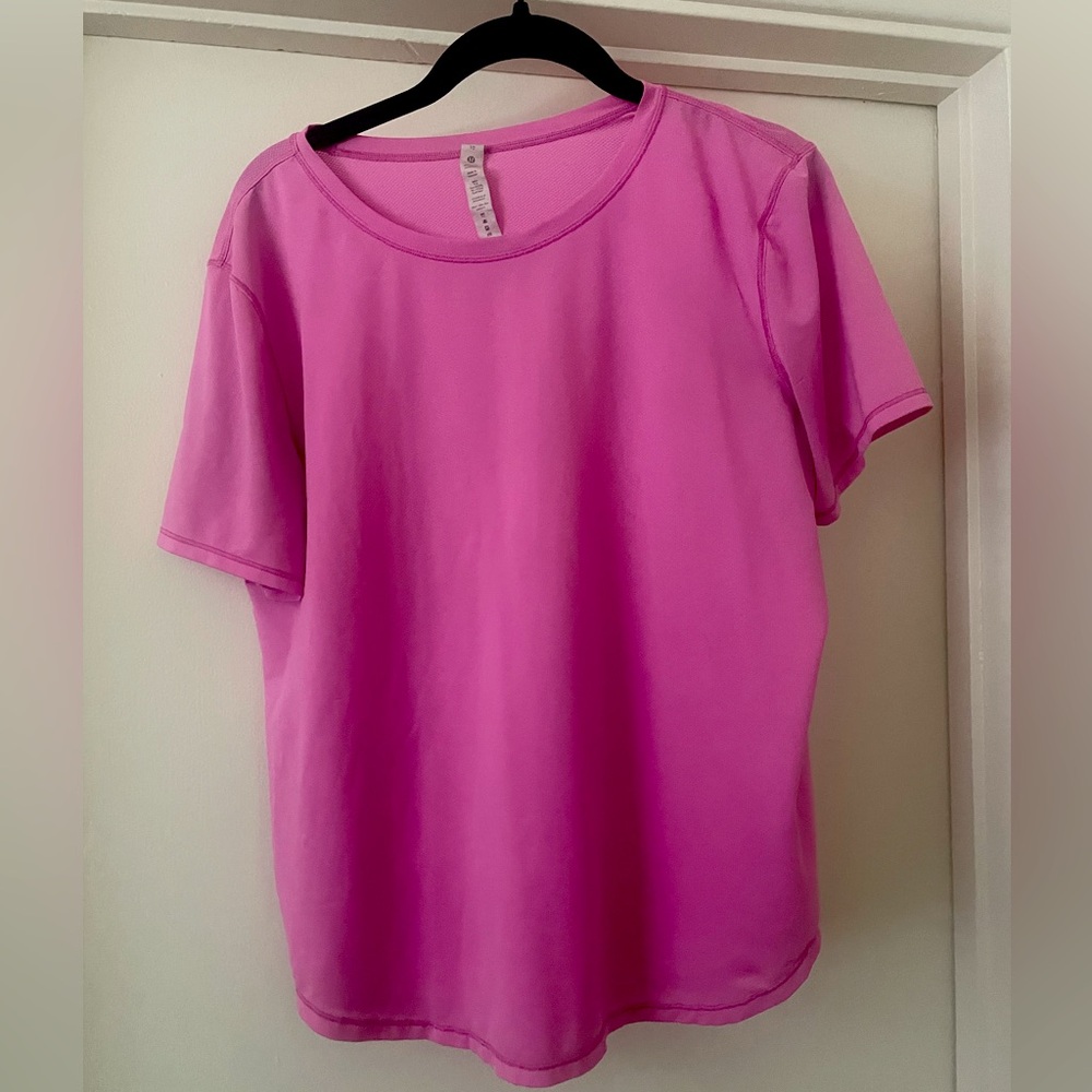 Lululemon tshirt